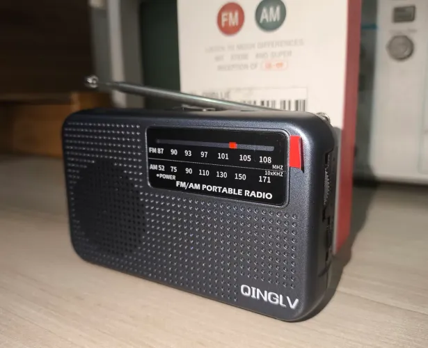 Rádio Portátil Qinglv QL-09 - AM/FM - Novo // Pronta Entrega 