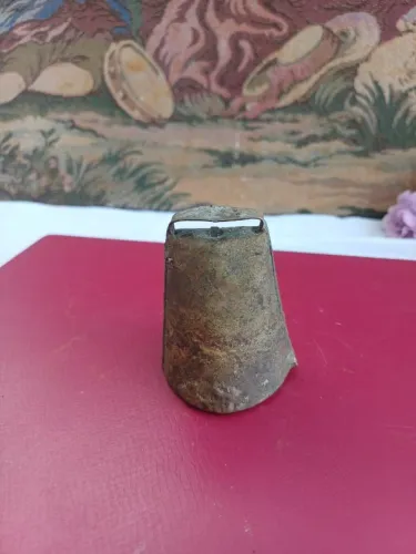 cincerro ou chocalho de ferro antigo