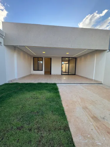 Casa com 3 quartos, sendo 1 suíte, no Plano Diretor Sul. REF: 80