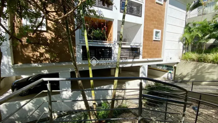 Apartamento de 2 dormitórios com 142m² privativos e 2 vagas de garagem na Praia Lagoa da C