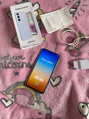 Vende-se um celular da marca Samsung a35 branco