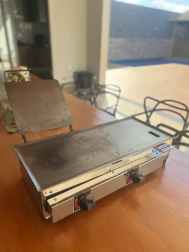Chapa a Gás 70x30 - Ideal para Lanches e Hambúrgueres