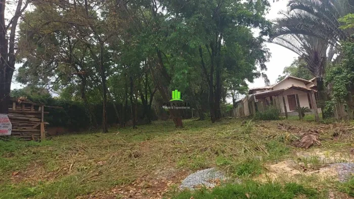 Lote de 1080m² em Condomínio Fechado!