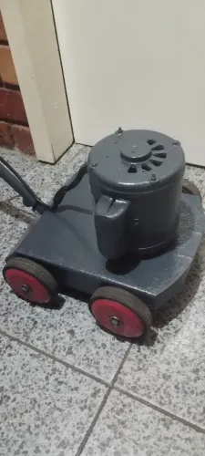 Máquina de cortar grama