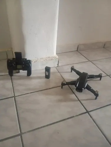 Drone  l900 completo só só voou duas vezes