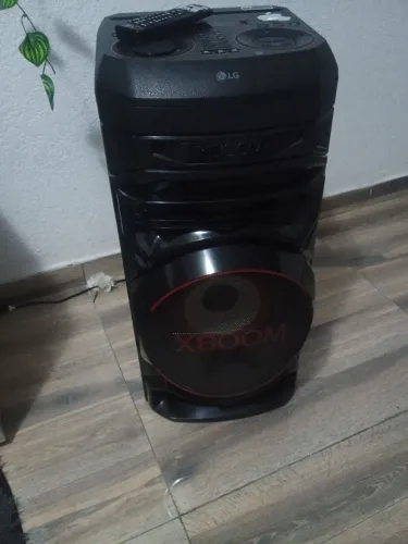 VENDO CAIXA DE SOM PORTÁTIL (LGXBOOM)