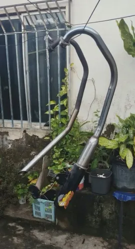 Vendo dois escapamento um diretão e um GRS