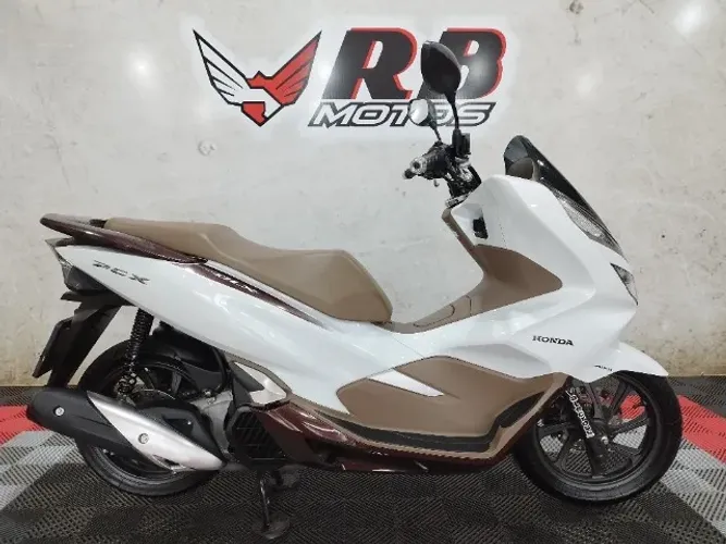 PCX 150 Dlx  Abs 2021 Branca com Caramelo com incríveis 0.300 km  ( A mais Top do Mundo )