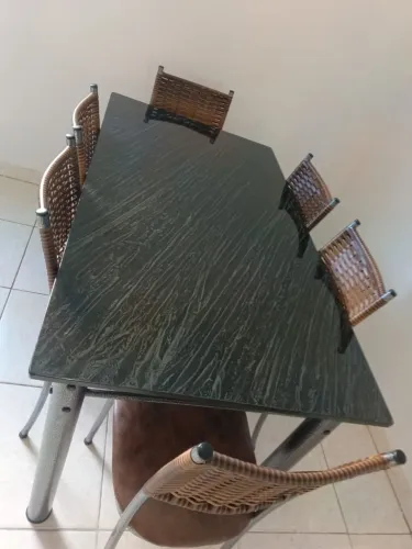 Mesa com cadeiras