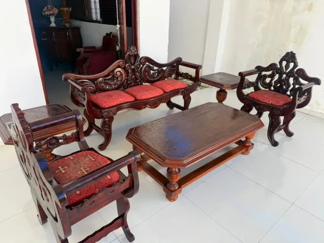 Sofa colonial estofado novo madeira de lei