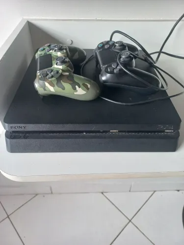 Playstation 4 slim com 2 controle
