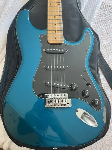 Guitarra Dolphin Strato anos 90