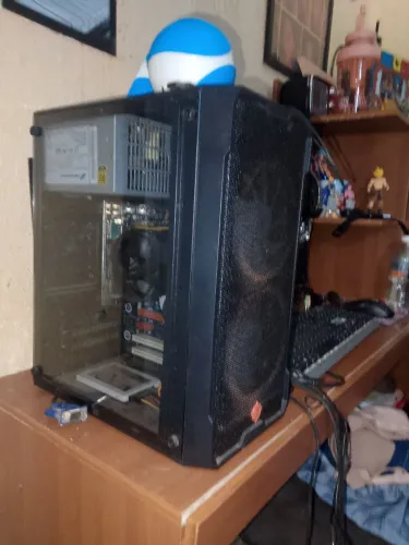 Pc gamer completo e mesa pra Pc e cadeira 