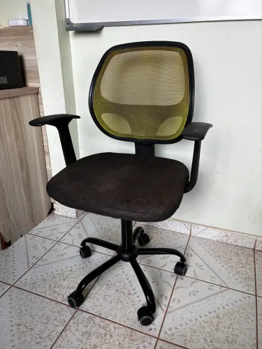 Cadeira de escritório recondicionada