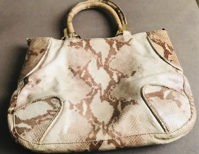 Bolsa modelo máxi em Couro piton legítimo 