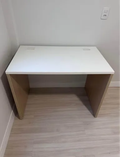 Mesa escrivaninha em MdF