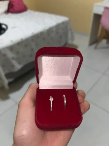 Aliança feminina, prata legítima, solitário cravejado
