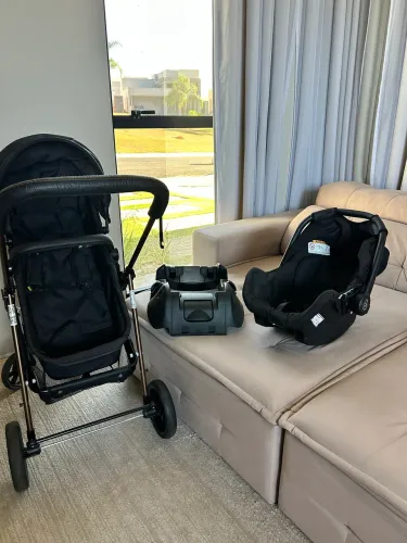 Carrinho de bebê + bebê conforto