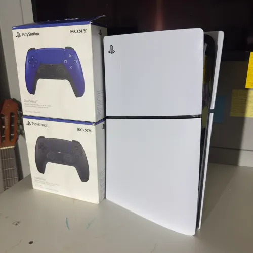 PS5 SLIM + 2 CONTROLES