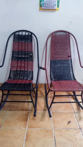 Vendo cadeiras (balanço 150 cada, escritório 100 cada