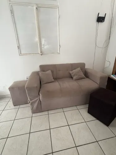 Sofá 3 lugares e 2 puffs