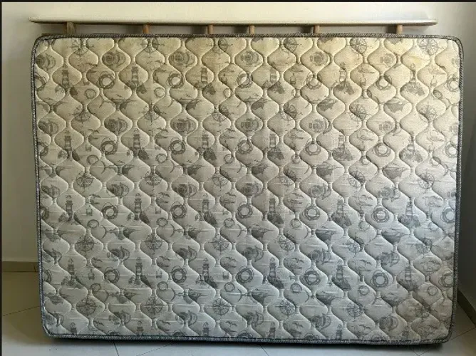 Colchão Ortobom ISO 100 usado (pode levar o estrado junto, precisa de reparo)