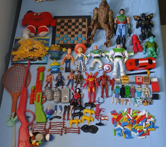 Lote de brinquedos diversos. Leia a descrição!