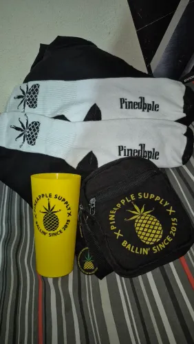 Kit Pineapple Supply: Bolsa, Copo e Meia