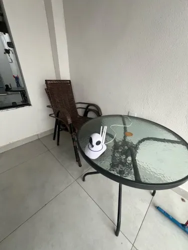 Mesa com 2 cadeiras
