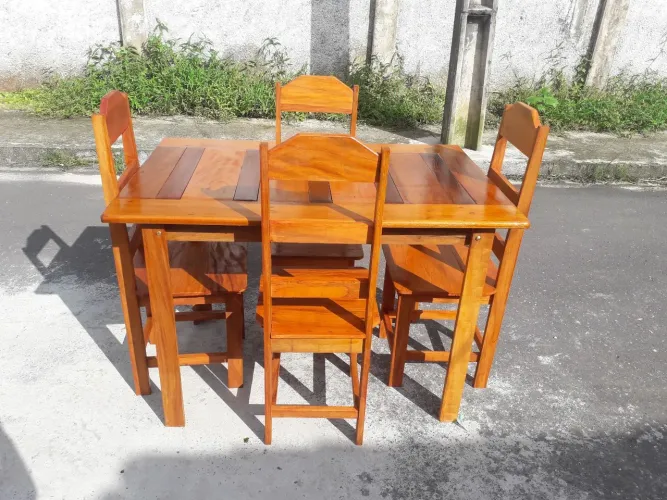 Mesa com 4 cadeiras / Último jogo em estoque!
