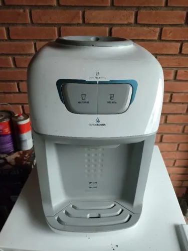 Bebedouro para galão refrigerado Electrolux