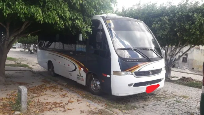 VENDE-SE Micro Ônibus Marcopolo Sênior GVO  Ano 2002 Valor R$ 135. Mil Reais 