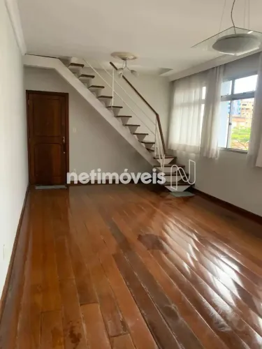 Cobertura à venda no bairro Coração Eucarístico, 04 quartos, 01 suíte, 05 banheiros e 02 v