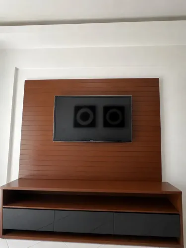 Rack moderno com TV