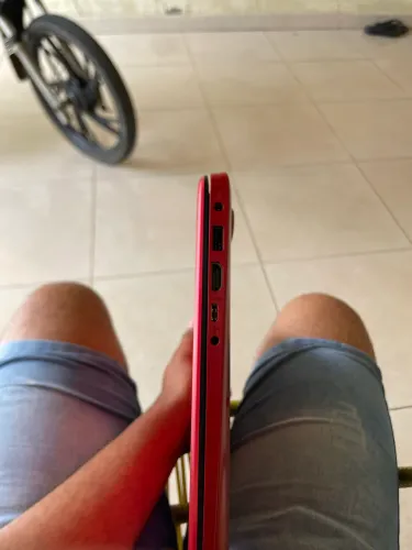 Notebook Asus vermelho 