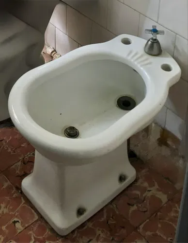 Bidê antigo década de 70 Branco 