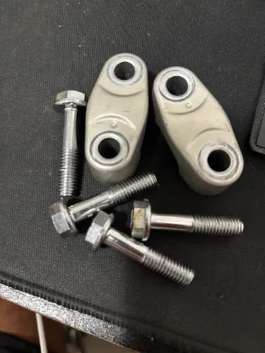Abraçadeira Superior Guidão XRE 300 / Suporte Guidão 22mm (Par)