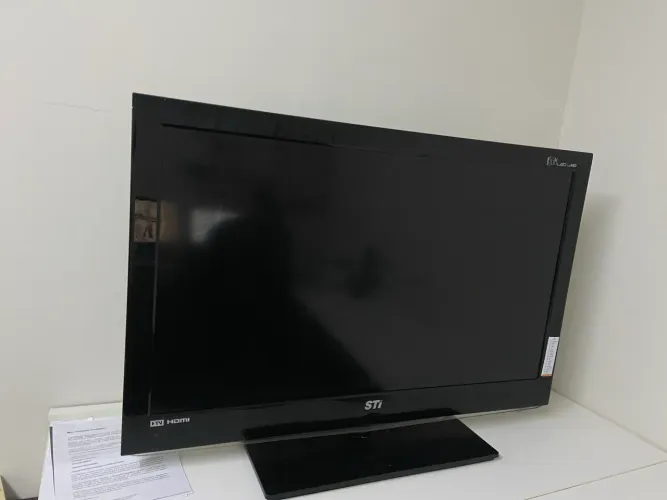 TV STI 42 Polegadas - Ótimo Estado!