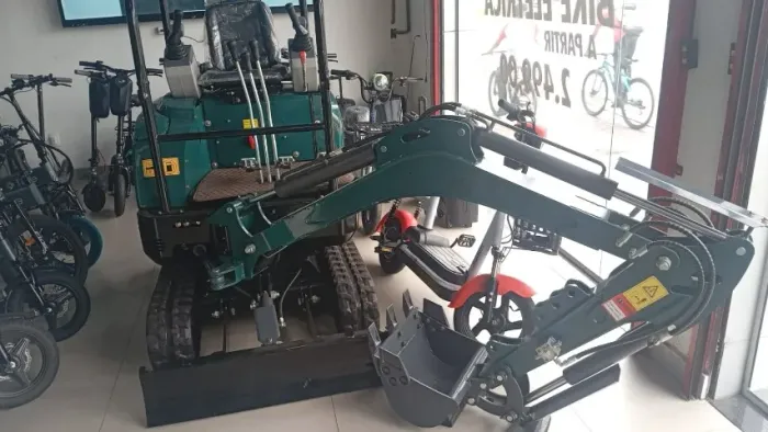 vendo MINI ESCAVADEIRA 3 CC DIESEL