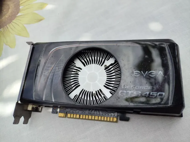 Placa de Vídeo GeForce GTS450