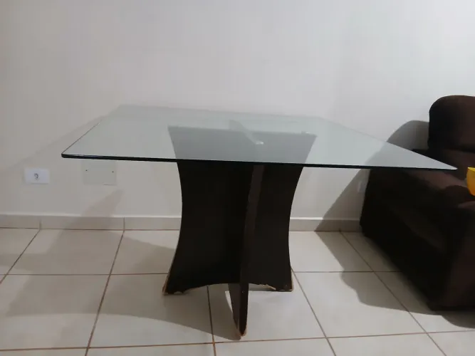 Mesa de vidro com4 cadeiras