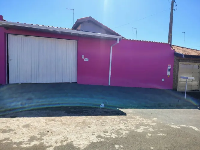 CASA À VENDA - CONFORTO, ESPAÇO E EXCELENTE LOCALIZAÇÃO