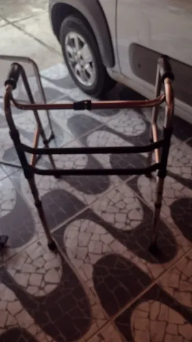 Andador articulado .....R$250,00