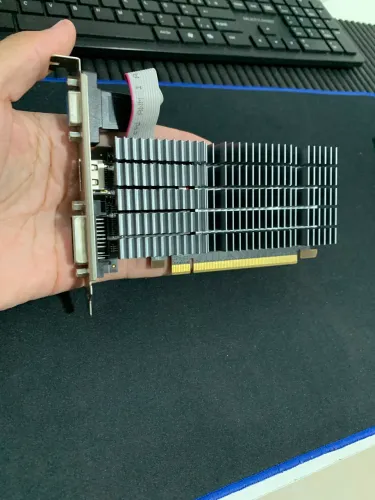 Placa de vídeo R5 220 2GB Afox