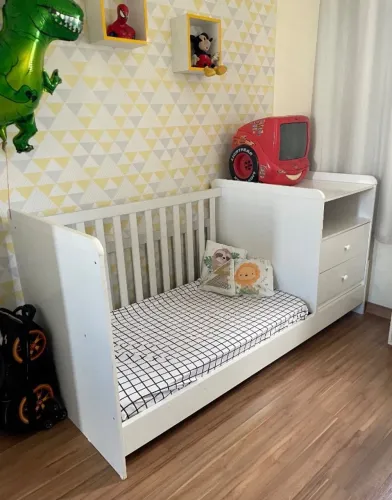 Berço que vira cama com criado 3 em 1