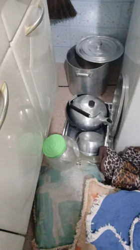 VENDO Panela grande de caldeirão, chaleira grande, tabuleiros grande, pequeno e etc 250,00