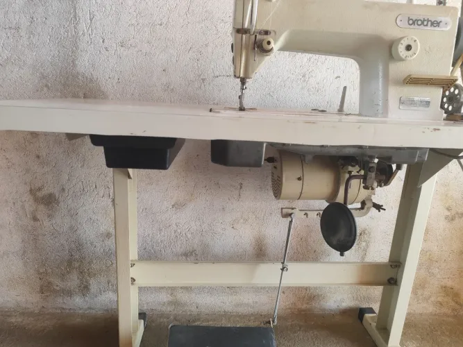 Venda de máquinas de costura reta industrial