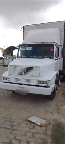 Caminhão Mercedes-Benz 12 18