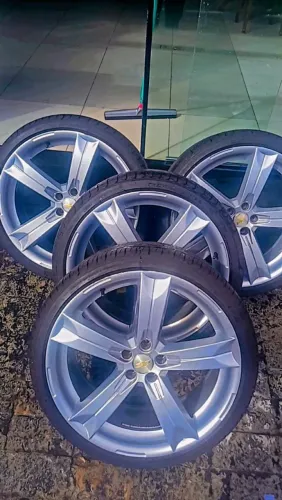 Pneus Goodyear roda aro 20 235/35