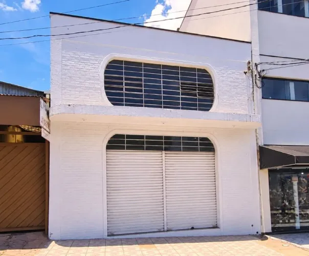 Salão comercial à venda no Centro de Cosmópolis/SP.
